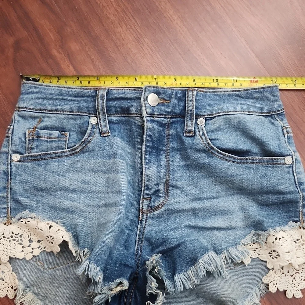Mossimo shorts womens lace crochet denim size 2 / 26 stretch high rise